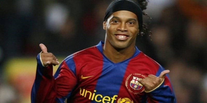 Ronaldinho là một huyền thoại của bộ môn thể thao vua